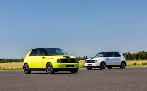 Honda e em amarelo e branco