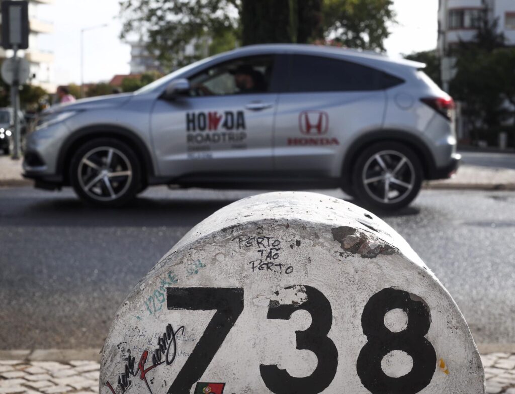Honda HR-V com o marco 738 em Faro Estrada Nacional 2