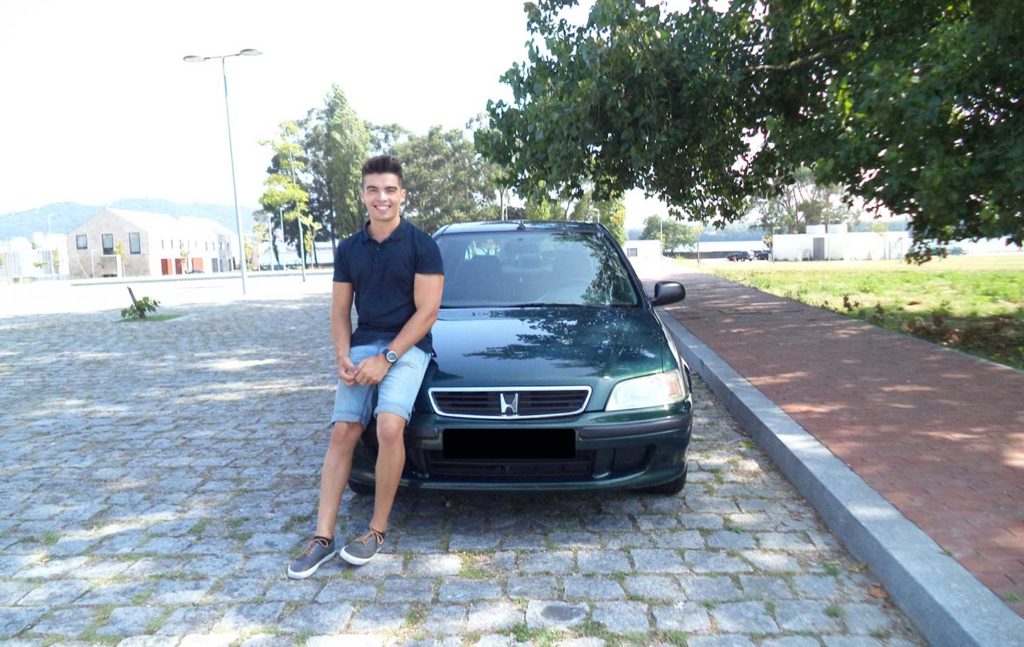 Fábio Bernardino à frente do seu Honda Civic