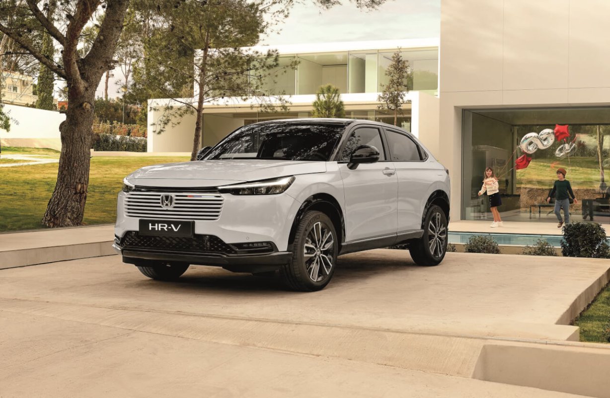 HR-V HYBRID numa planície
